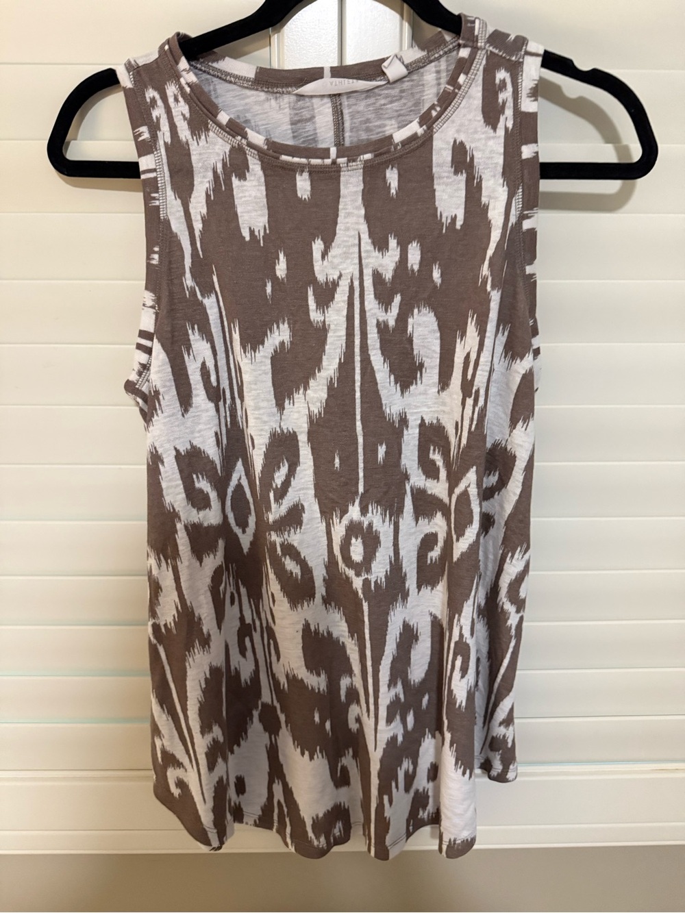 Athleta Taupe & White Ikat-Print Sleeveless Tank